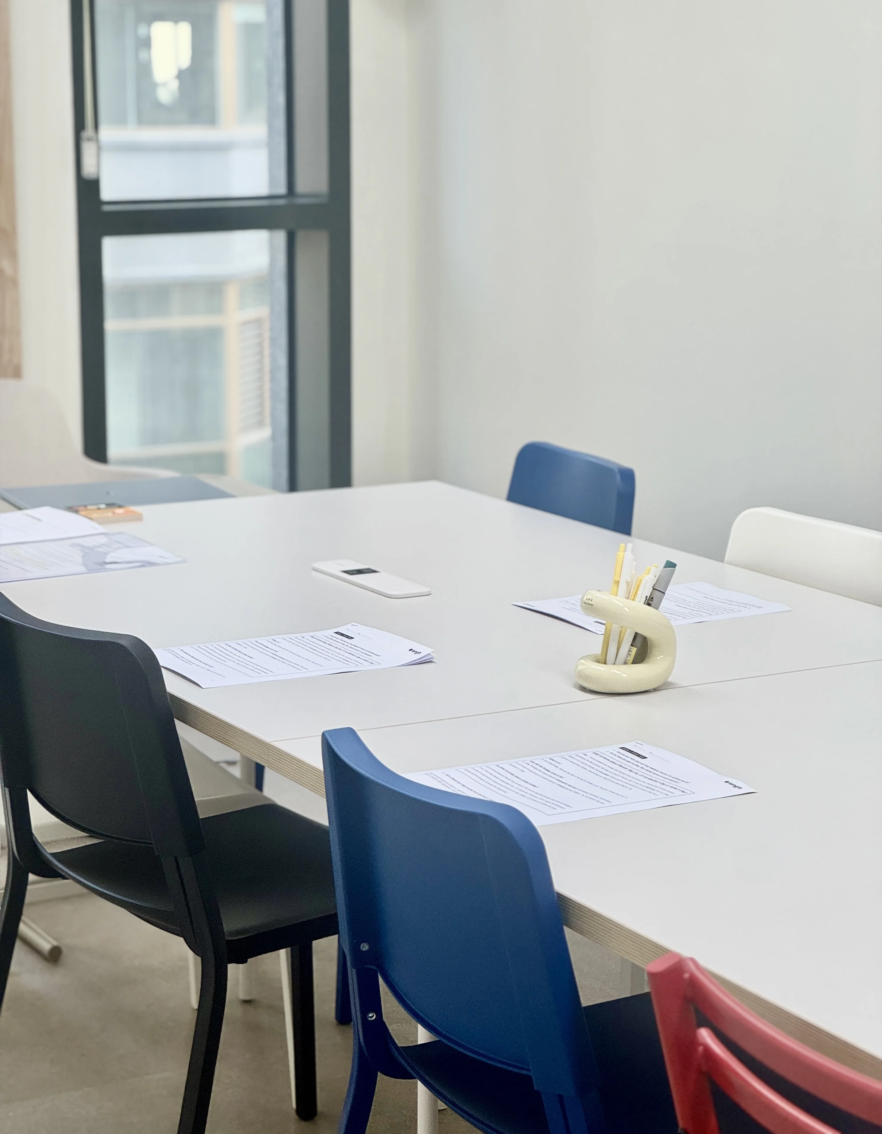 Warm and minimal classroom interior in Gongdeok